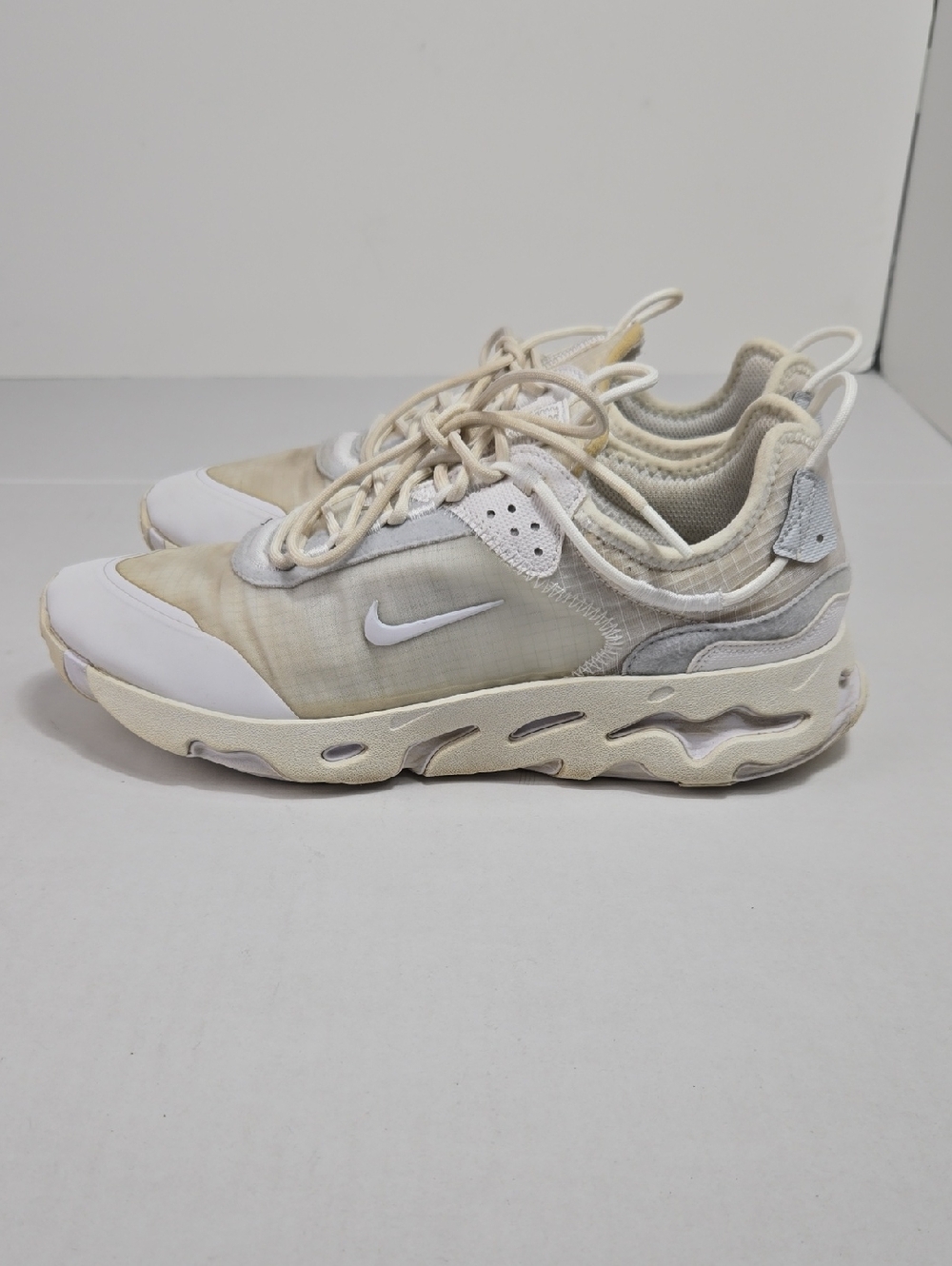 Size 9.5 - Nike React Live White Platinum Women Running Athletic Gym Sneakers.
